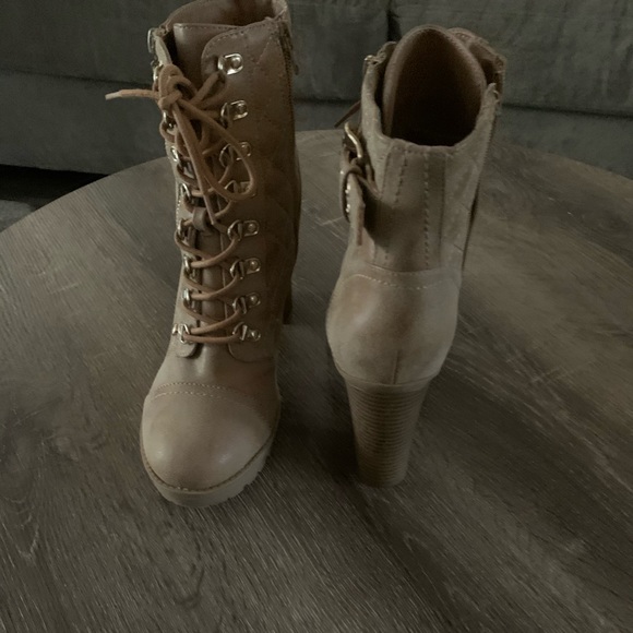 Ladies Boots - Picture 3 of 8